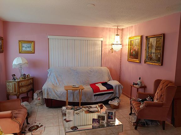 3rd image of 294 Windsor N #M
