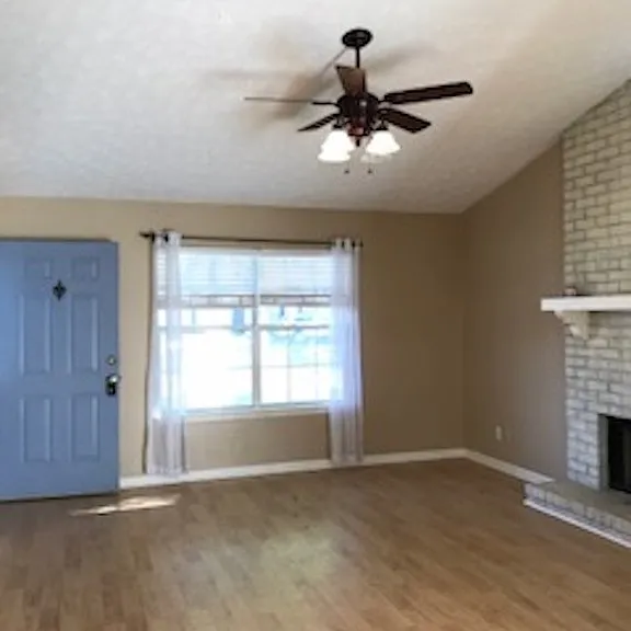 348 Sterling Creek Dr — Photo 2
