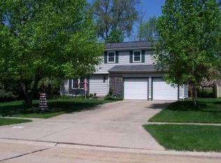 8497 Groveside Dr, Strongsville, OH 44136