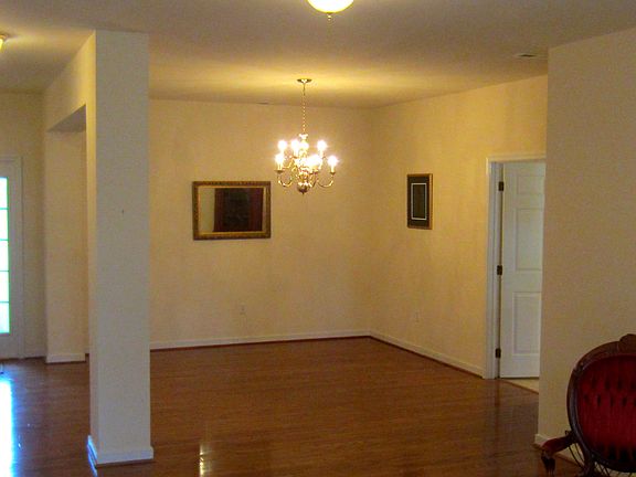 Dining room open to Liv Rm