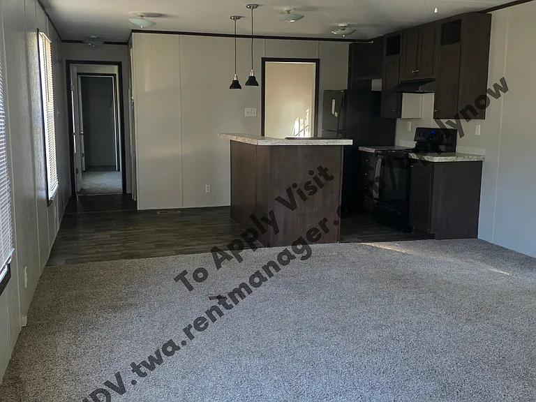 941 Lindsey St — Photo 2