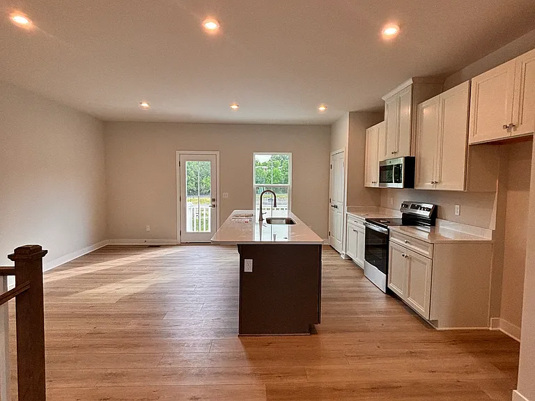 Poplar Loop — Photo 21