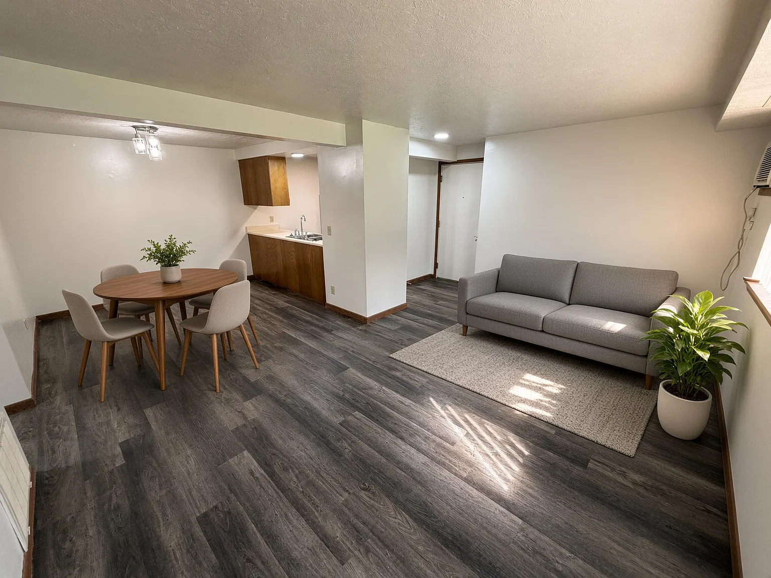 Spansail Court Apartments — Photo 2