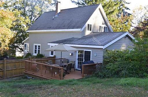 5th image of 72 Mylod St
