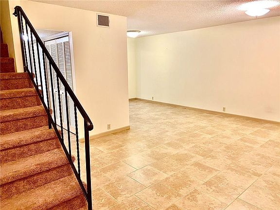 5th image of 55 Townhouse Ln
