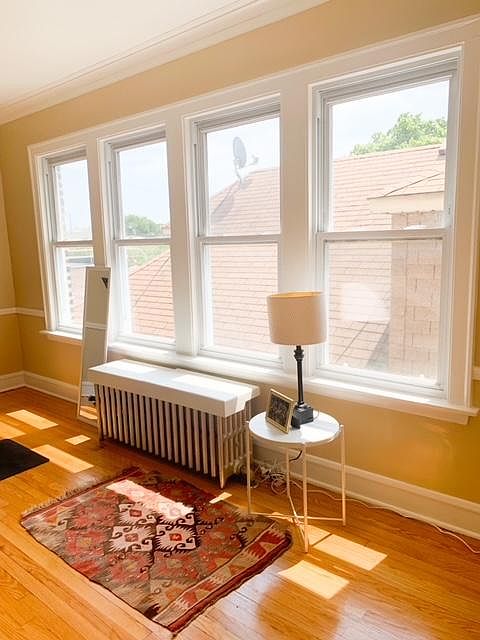 Very bright and spacious dining room