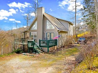 121 White Oak Dr, Warne, NC 28909