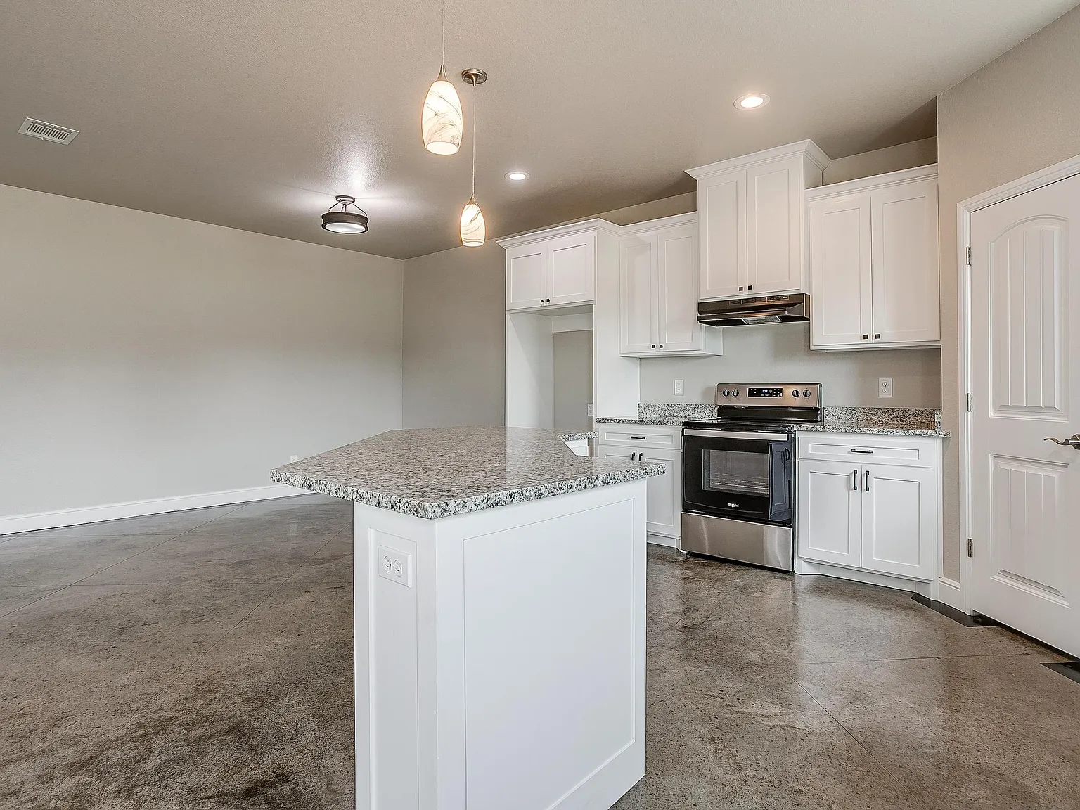 3 bed, 1400 sqft, $1,799 — Photo 4