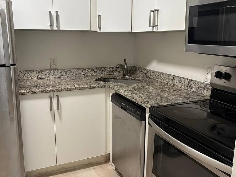 600 NE 46th Ct #5 — Photo 12