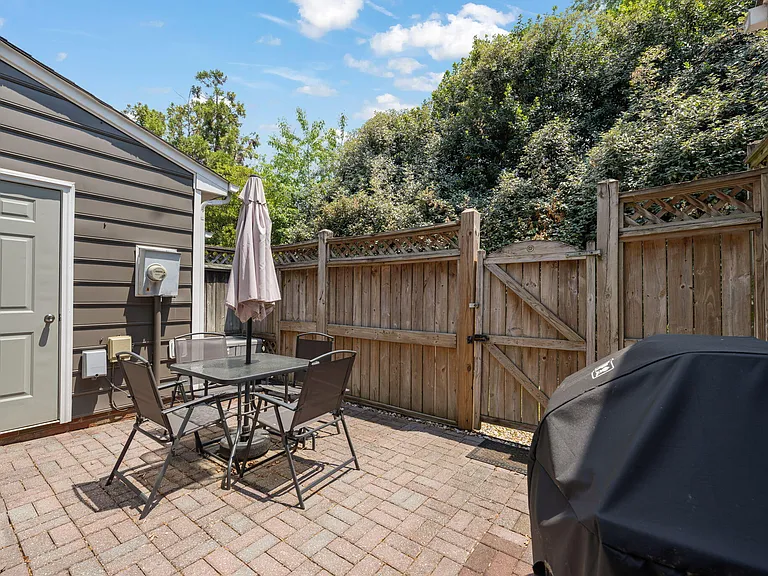 4323 Pine Springs Ct — Photo 32