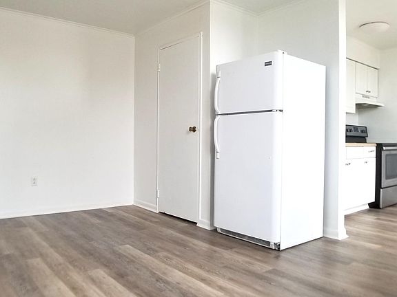 4th image of 602 Warren St APT 10