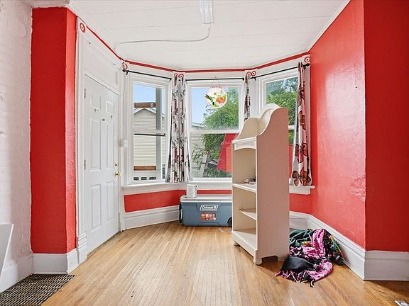 4th image of 320 Valeria St