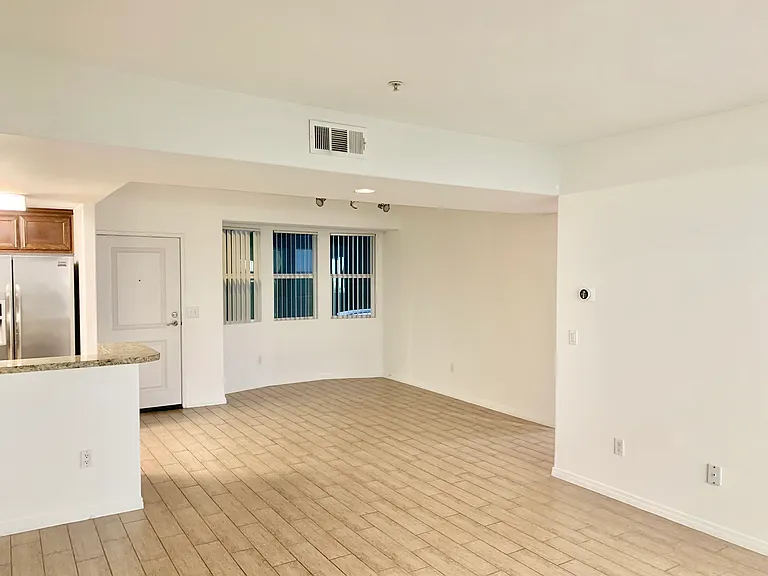 The Watermarque Apartments — Photo 8