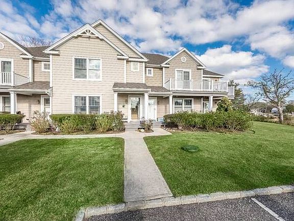 3rd image of 29 Gardners Ln APT 3B