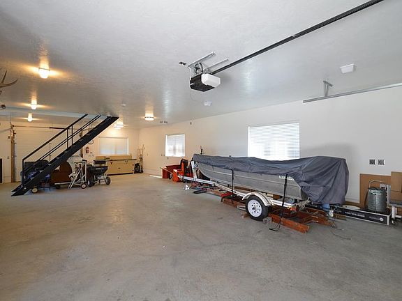 5th image of 958 W Riverview Dr