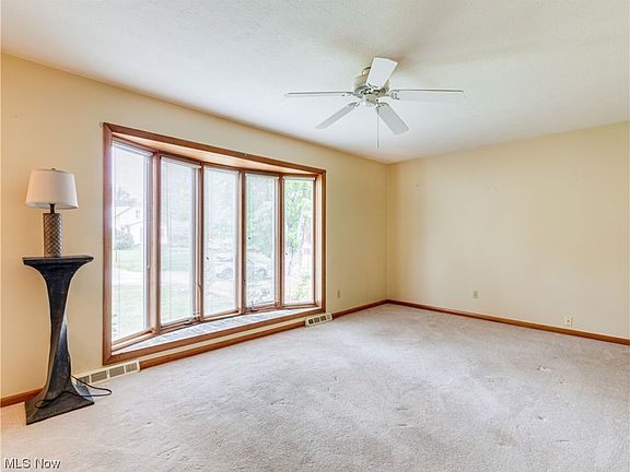 4th image of 2172 Beach Dr