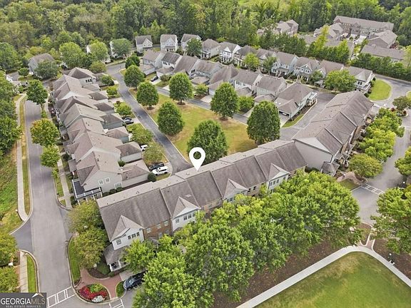 3rd image of 372 Suwanee Ave