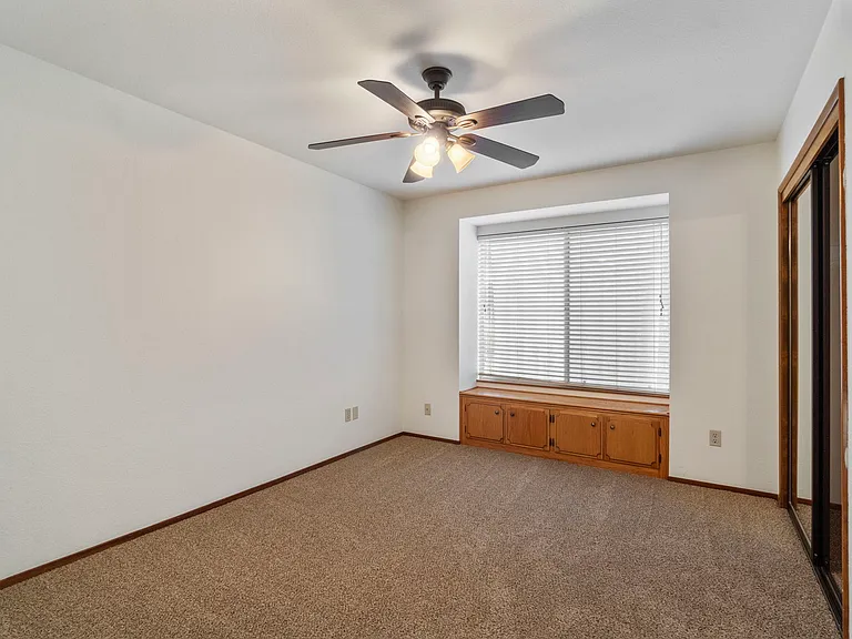 6469 N San Pedro Ave — Photo 17