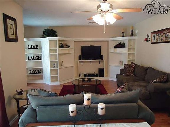 2nd image of 5116 Jamaica Dr