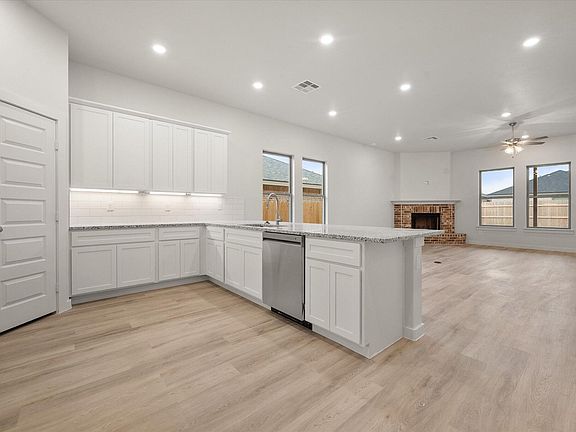 3rd image of 2905 Harvest Ave