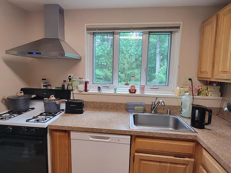10407 Montrose Ave #201 — Photo 9