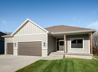 16341 Lolly Ln, Basehor, KS 66007