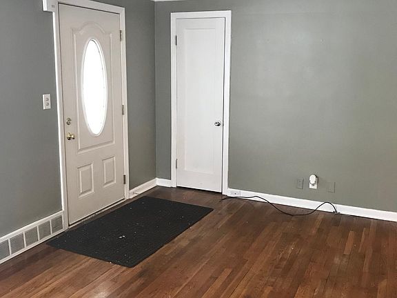 3rd image of 2326 Barrett Ave