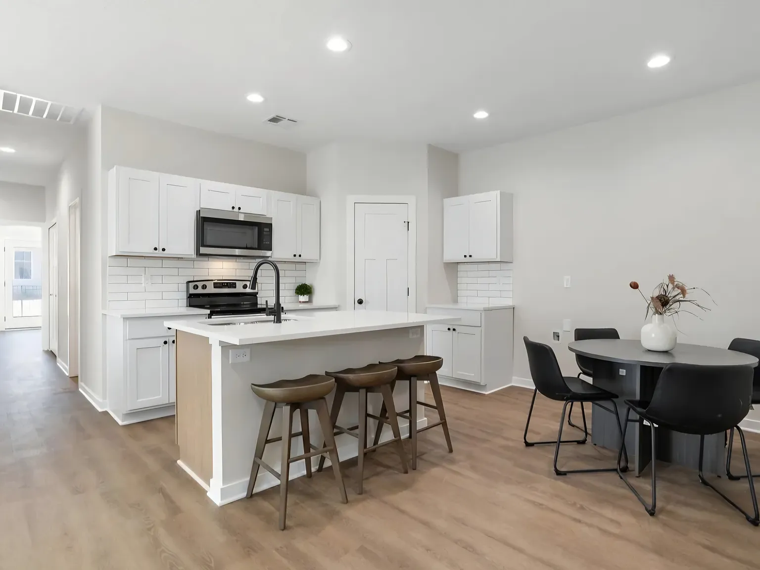 3 bed, 1200 sqft, $1,600 — Photo 3