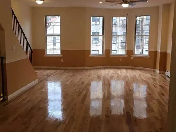 1989 Grand Avenue image 2 of 23