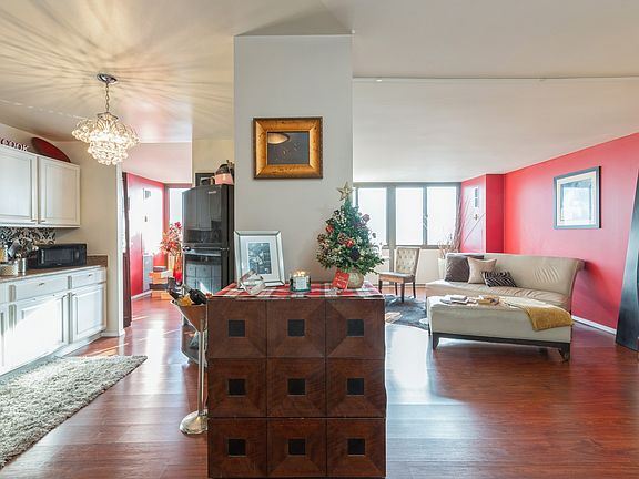 3rd image of 4850 S Lake Park Ave #2307B