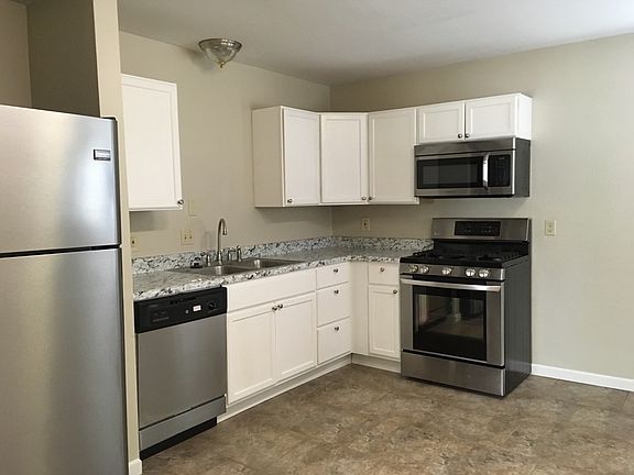 4th image of 1488 Boardwalk Ave