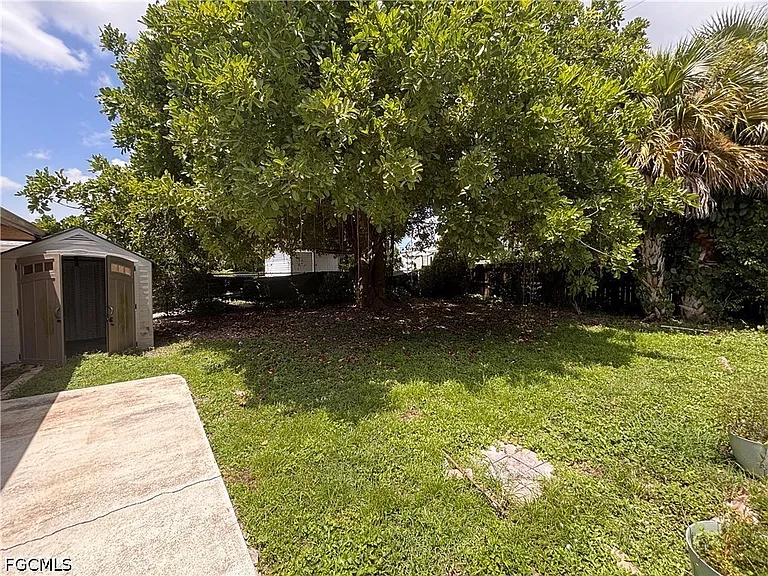 1977 46th St SW — Photo 15