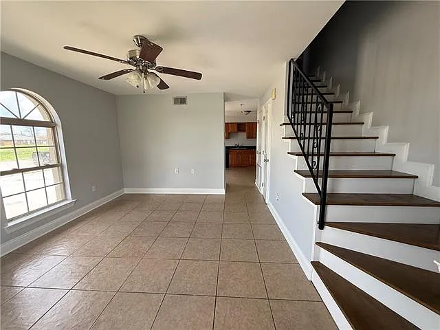 Building Photo - 3305 Golden Dr #D