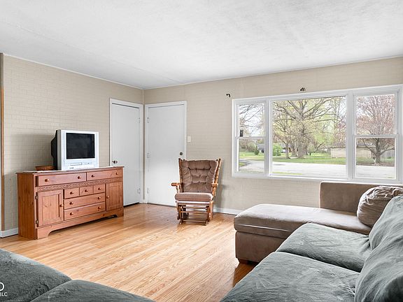 3rd image of 225 Vali Ct