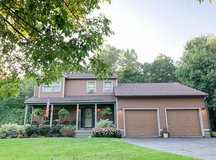 107 Nottingham Ln, Burlington, VT 05408