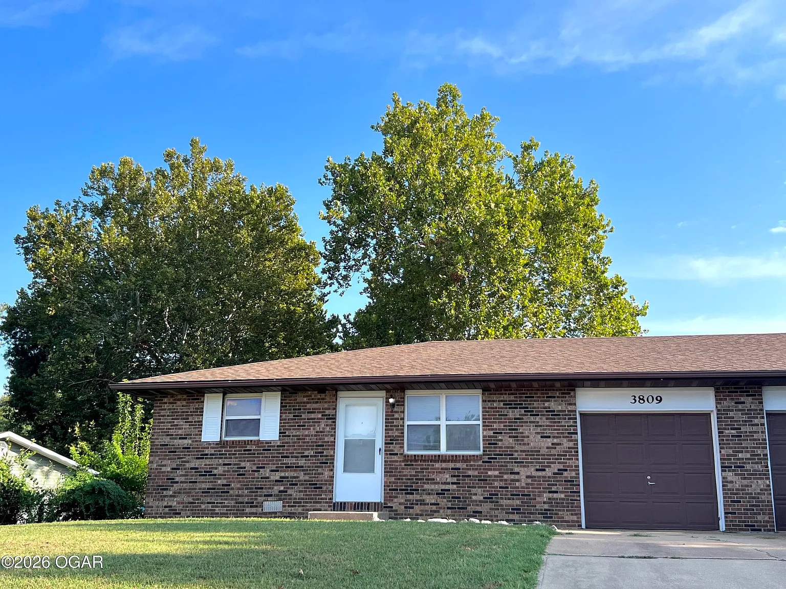 2 bed, 1.0 bath, 990 sqft, $950 — Photo 1