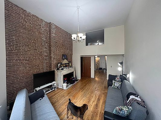 1st image of 10 W 76th St #2
