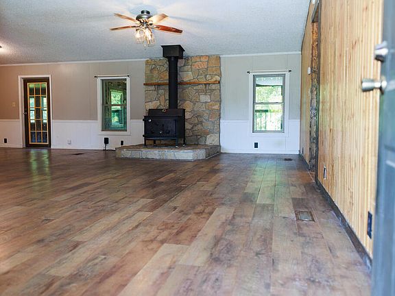 3rd image of 2290 Hilham Hwy