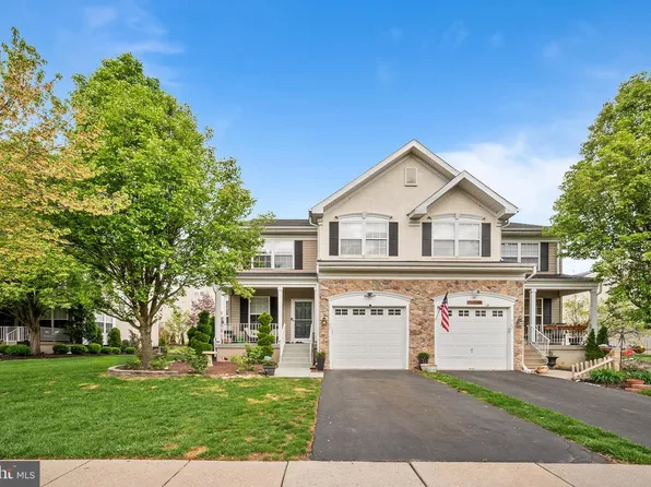 24 Valley Vw, Morrisville, PA 19067