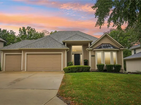 4806 Grove St, Shawnee, KS 66226