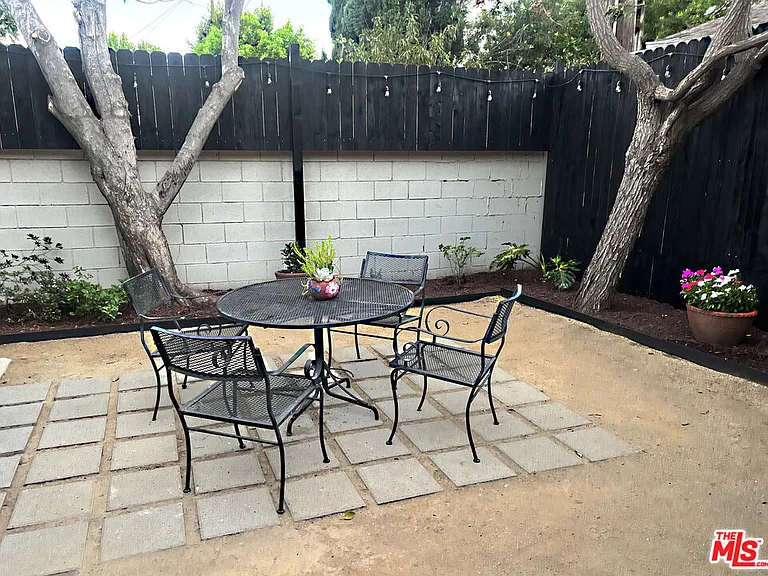 6533 Costello Ave — Photo 13