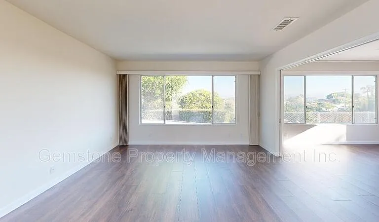 2544 Cornwall St — Photo 8