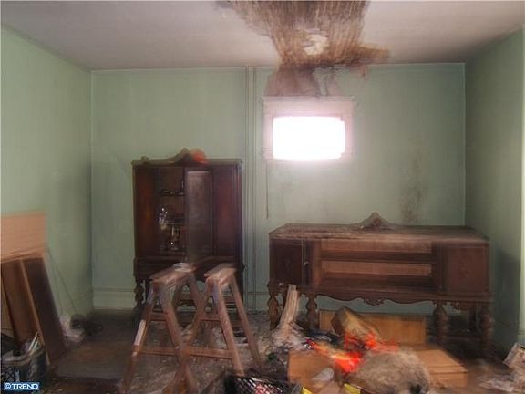 5th image of 447 W River Dr