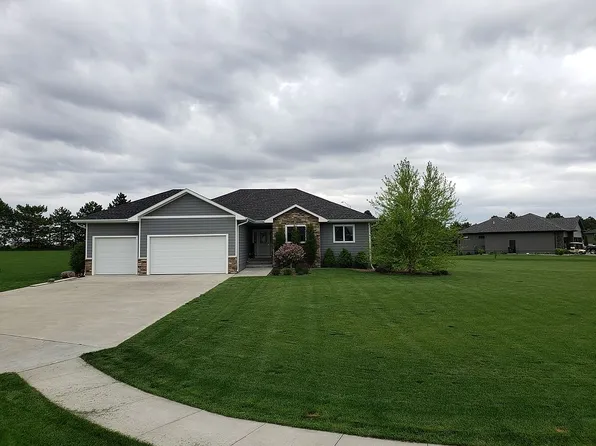 102 Chicadee Cir, Phillips, NE 68865