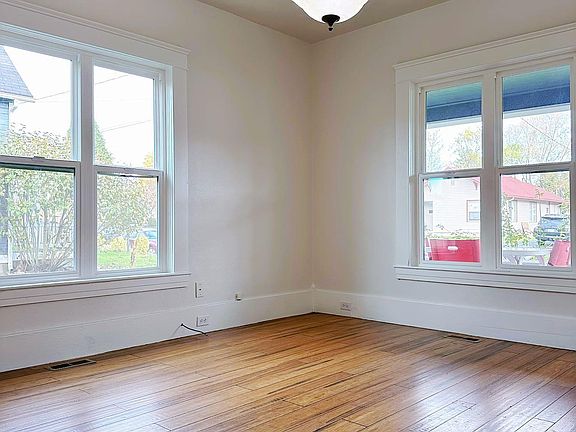3rd image of 224 S Sams St APT B