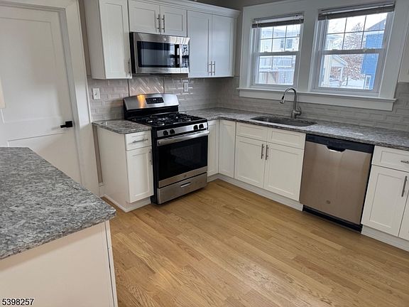 3rd image of 229 South Ave W