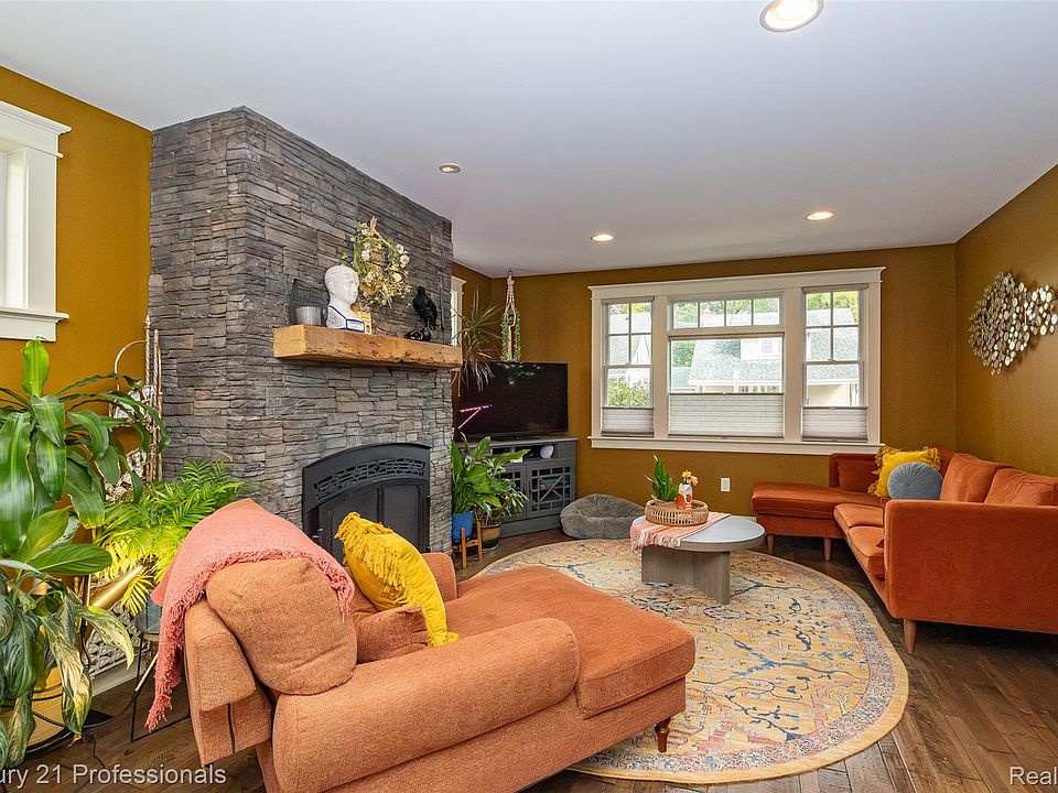 304 Gardenia Ave, photo 9
