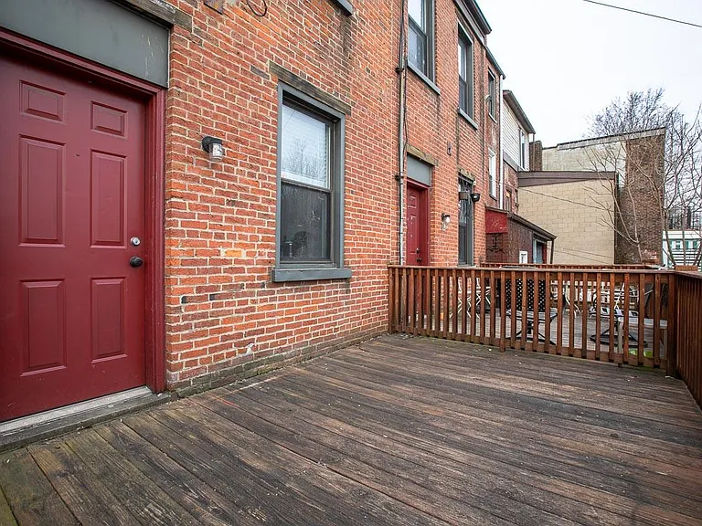 413 E Carson St — Photo 18