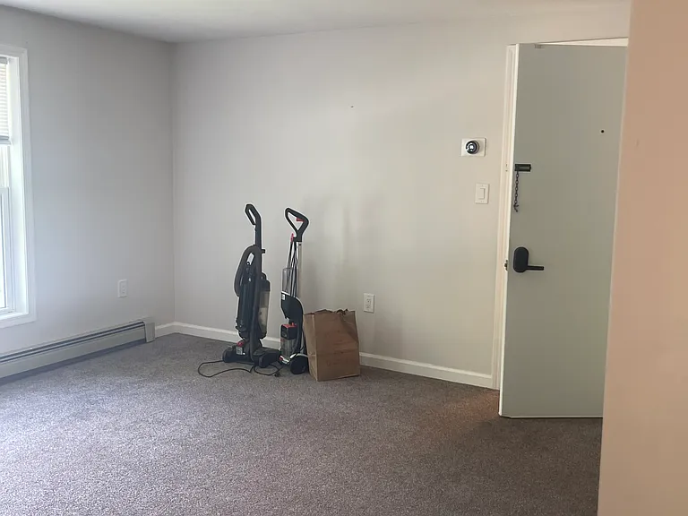 97 Downey Dr — Photo 7