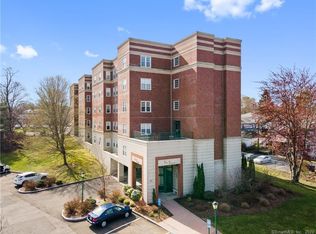 49 Rose St APT 206, Branford, CT 06405